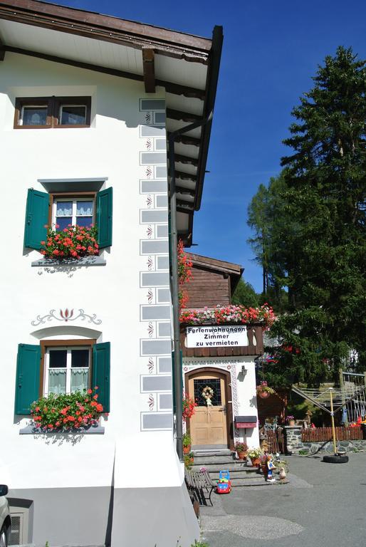 Pension Hof Zur Stilli Apartment Davos Exterior photo